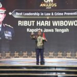 Penghargaan Best Leadership Di Bidang Hukum Jatuh Ke Tangan Kapolda