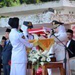 Penurunan Bendera Hari Kemerdekaan Dihadiri Kapolresta Banyuwangi Dan Forkopimda Dengan