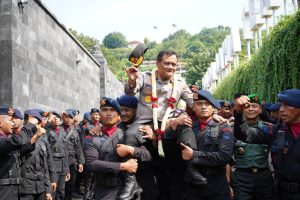 Farewell Parade Komjen Pol Ahmad Luthfi: Momen Perpisahan yang Penuh Haru di Mapolda Jateng