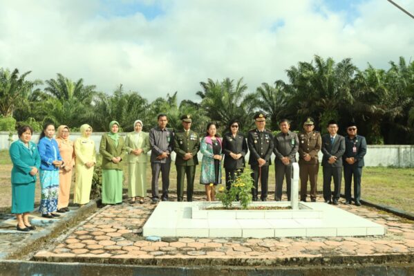 Peringatan Hut Lamandau: Kapolres Ikuti Ziarah Di Taman Makam Pahlawan