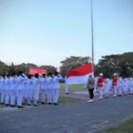 Peringatan Hari Kemerdekaan: Penurunan Bendera Berlangsung Khidmat, Dihadiri Kapolresta Banyuwangi