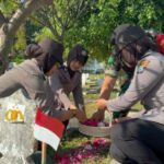 Peringati Hut Polwan Ke 76, Srikandi Blambangan Upacara Ziarah Dan Tabur