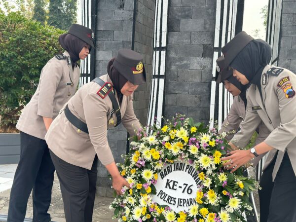 Peringati Hari Jadi Polwan Ke 76, Polwan Polres Jepara Laksanakan Ziarah