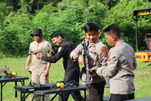 Personel Polres Lamandau Asah Keterampilan Senpi, Kapolres Pimpin Latihan Bersama