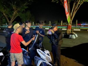 Pesta Miras di Pinggir Pantai, Gerombolan ABG Berhasil di Amankan Tim Patroli Siraju Polres Jepara