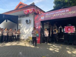 Pilkada 2024: Pengamanan Ratusan Polisi di KPU Banyuwangi saat Pendaftaran Paslon