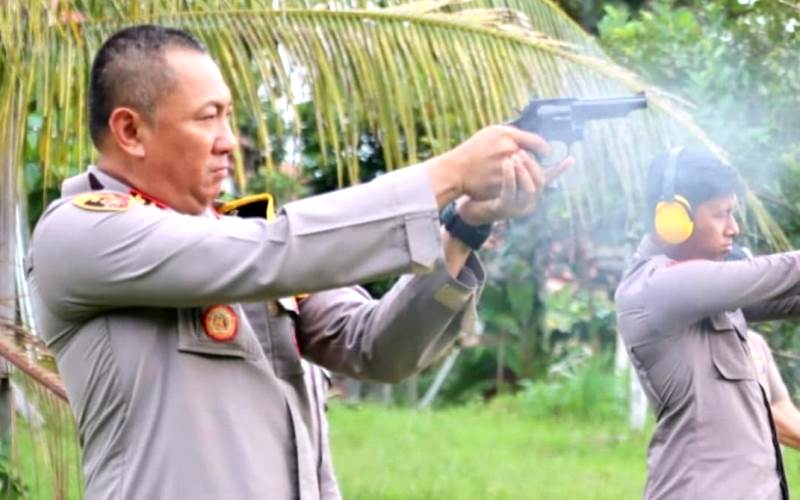 Pimpin Latihan Menembak, Kapolres Lamandau Dorong Peningkatan Keterampilan Personel