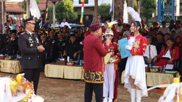 Pimpin Upacara Penurunan Bendera Merah Putih Hut Ri Ke 79, Kapolres