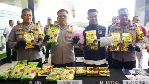 Polda Jateng Gagalkan Aksi Penyelundupan Narkoba, Dua Koper Berisi Sabu dan Ekstasi dari Kalbar