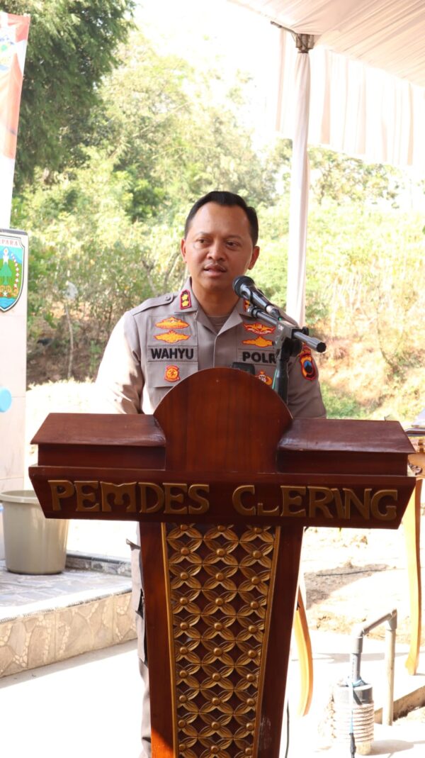 Polisi Buat Sumur Bor Atasi Kekeringan Warga Desa Clering Jepara