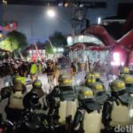 Polisi Terluka Di Pipi Oleh ‘tombak’ Dalam Kericuhan Demo Semarang