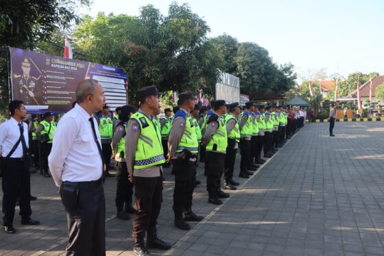 Polres Jembrana Tampilkan Kesiapan: Apel Pengecekan Personil Pengamanan Pilkada Jembrana