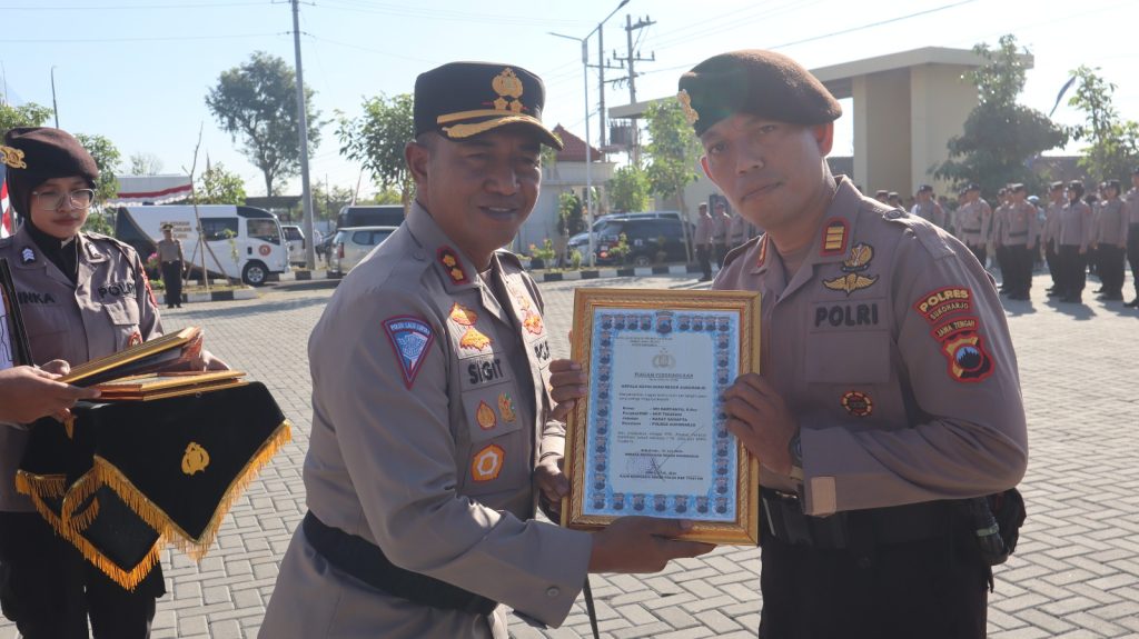 Apresiasi Polres Sukoharjo: Kenaikan Pangkat dan Pemberian Reward bagi Anggota Teladan