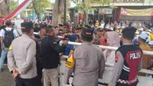 Ratusan Personel Polresta Banyuwangi Siaga Amankan Pendaftaran Pilkada