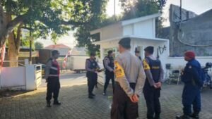 Polresta Banyuwangi Amankan Hari Kedua Pendaftaran Calon di KPU dengan Pengamanan Ketat