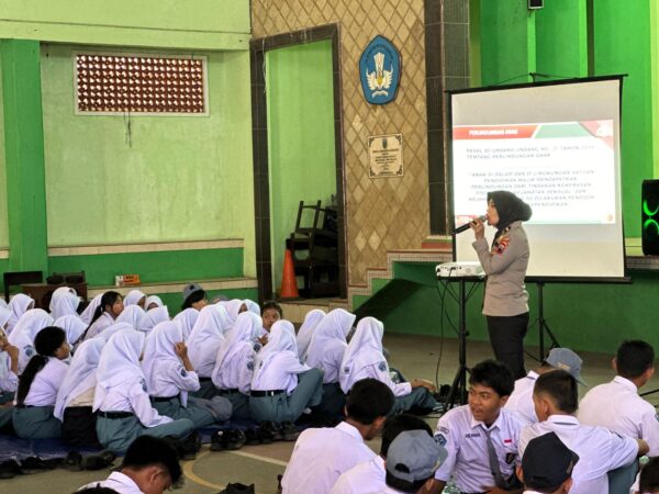 Polwan Goes To School Sambangi Sekolah Sekolah Di Jepara, Sampaikan Hal