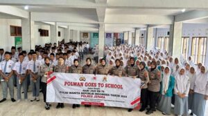 Sambut HUT ke-76, Polwan Polres Jepara Aktif Edukasi Siswa Tentang Bahaya Kenakalan Remaja dan Narkoba