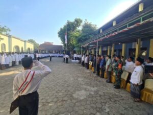 Pondok Pesantren Al-Muttaqin Jepara Gelar Upacara HUT RI ke-79 dengan Khidmat