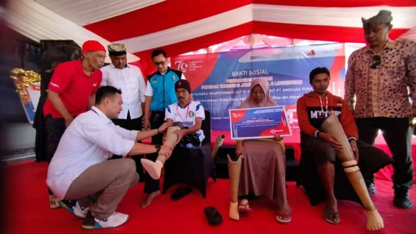 Puluhan Penyandang Disabilitas Banyuwangi Terima Bantuan Alat Bantu: Kursi Roda