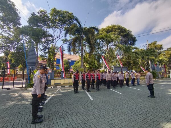 Puluhan Personel Polresta Banyuwangi Amankan Sidang Kasus Pengeroyokan Silat