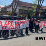 Puluhan Personel Polresta Banyuwangi Diterjunkan Amankan Demo Di Depan Kejaksaan