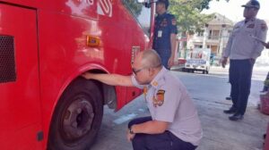 Ramp Check di Gunungpati: Dua Bus Trans Semarang Dilarang Beroperasi Akibat Pakai Ban Vulkanisir