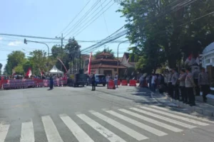 Demo Ratusan Massa di Gedung DPRD Saat Pelantikan, Polresta Banyuwangi Bertindak Cepat