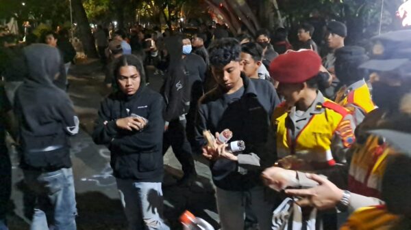 Ribuan Mahasiswa Turun Jalan Di Solo, Unjuk Rasa Aman Dan