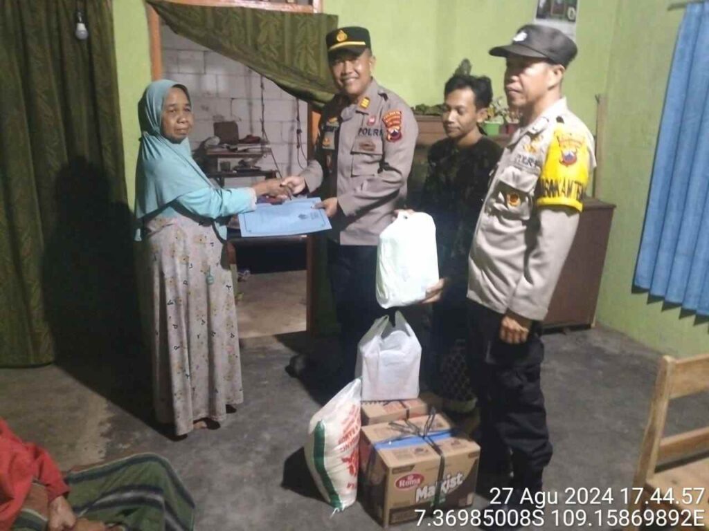 Santunan untuk Warga Sakit Menahun: Polsek Cilongok Polresta Banyumas Peduli