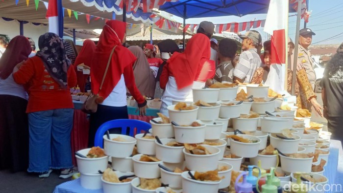 Semarak Hut Ke 79 Ri: Juragan Bakso Di Banjarnegara Bagikan 1.000