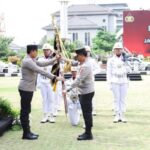 Serah Terima Pataka Di Farewell Parade Polda Jateng