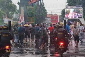 Simulasi Pengamanan KPU Jadi Fokus Latihan Sispamkota di Batang