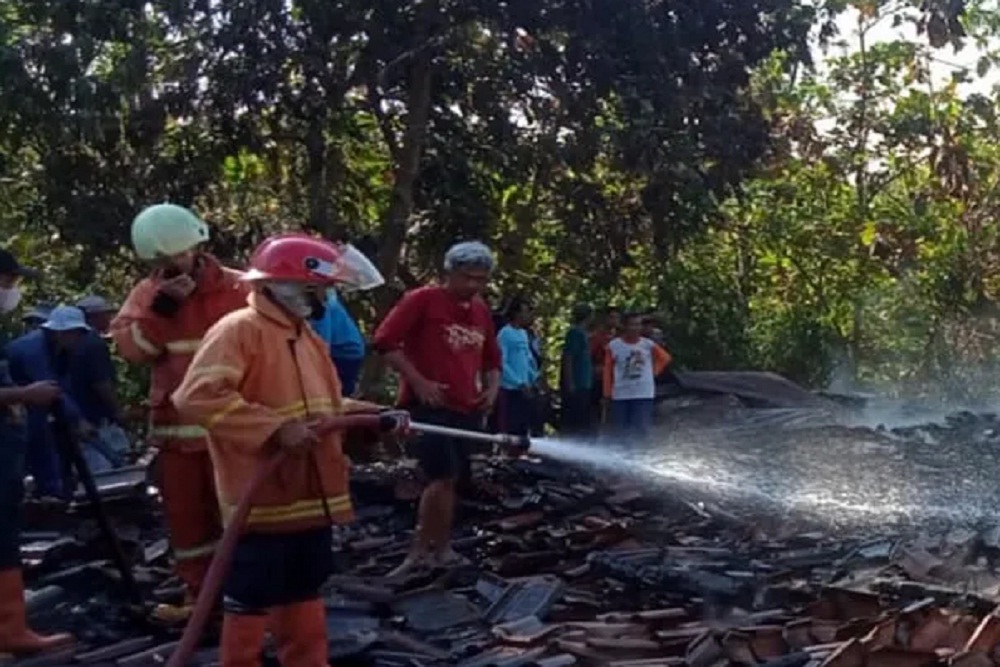 Sragen Dilanda Kebakaran, Tiga Rumah Terbakar Bersama Motor Dan Kambing