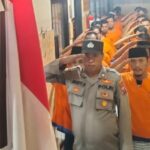 Tahanan polresta banyuwangi ikuti detik detik proklamasi dengan penuh khidmat di