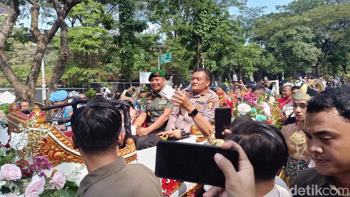 Tinggalkan Polda Jawa Tengah, Komjen Ahmad Luthfi Naik Kereta Kuda