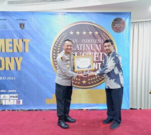 “Top Choice 2024”: Kapolres Lamandau Berjaya dengan Penghargaan Excellent and Outstanding Achievers