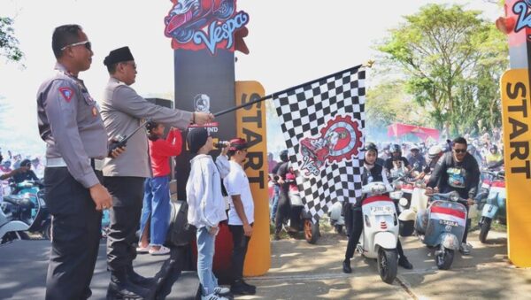 HUT ke-79 RI di Banyuwangi Diramaikan dengan Touring Bikers Vespa