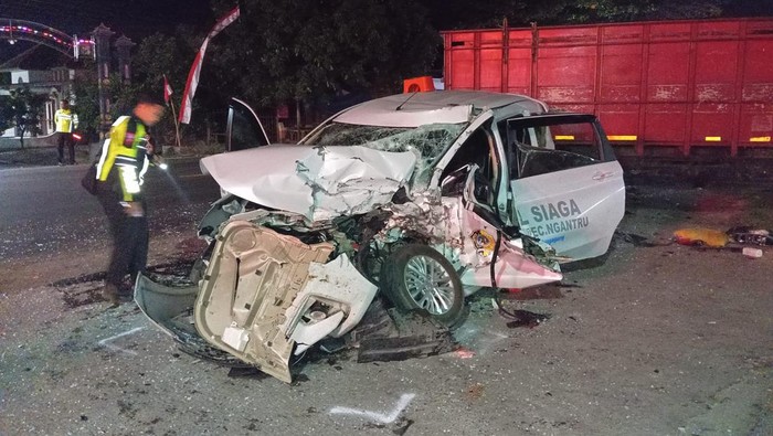 Tragedi Di Sragen: Kecelakaan Mobil Vs Truk Mengakibatkan Satu Korban