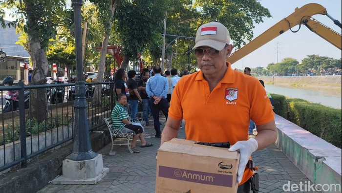 Tragis: Jasad Bayi Ditemukan Di Banjir Kanal Barat Semarang