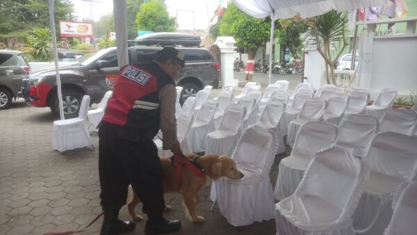 Unit Satwa Polres Jepara Amankan Kantor KPU, Lakukan Patroli dan Sterilisasi