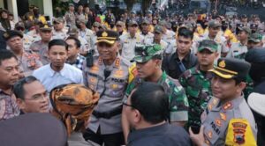 Unjuk Rasa Di Solo Berjalan Damai, Polisi Dan Mahasiswa Bersatu Jaga Ketertiban