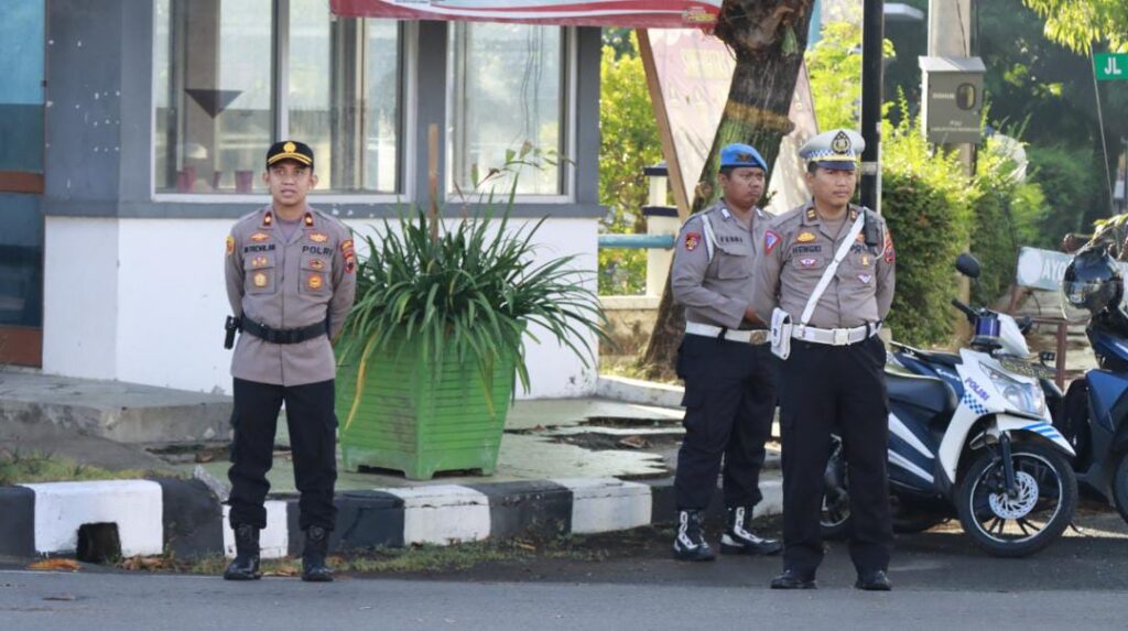 Waka Polres Rembang Pimpin Apel Siaga Hari Sabtu Polres Rembang Lanjut Strong Point AG Pagi