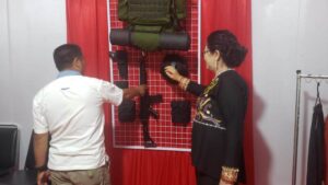 Kodim 1017/Lmd Tampilkan Pameran Alat Perang dan Rekrutmen TNI di Lamandau Expo