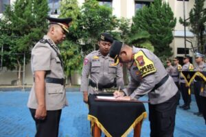 AKBP Erick Budi Santoso Pimpin Langsung Sertijab Kabagren di Polres Banjarnegara