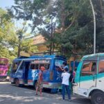 Aksi Unik Sopir Bus Rembang: Pasang Stiker Harmonis Untuk Pilkada