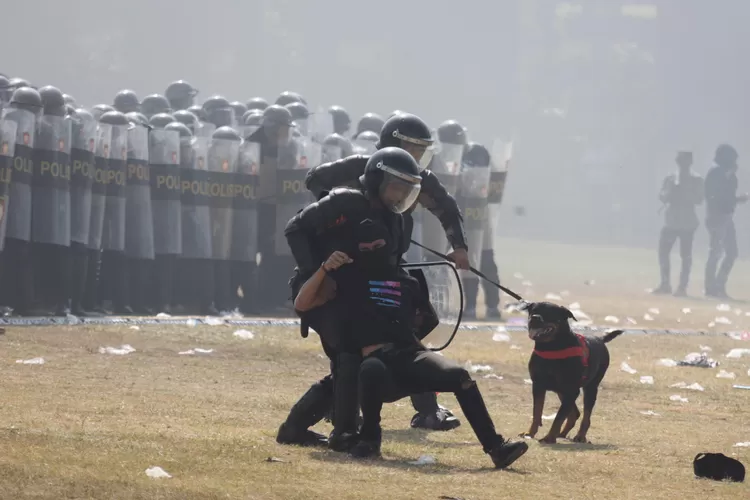 Polda Jateng dan Kodam IV Diponegoro Gelar Simulasi Kerusuhan untuk Antisipasi Pilkada