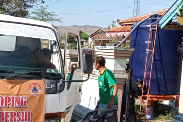 BPBD Rembang Berikan Bantuan Tandon untuk Desa-Desa Terdampak