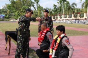 Brimob Kalteng Sambut 25 Bintara dan 8 Tamtama Remaja dalam Upacara Tradisi