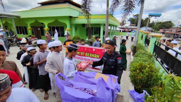 Brimob Kalteng Tunjukkan Kepedulian Sosial Melalui Jumat Berkah