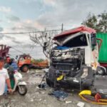 Bus Dan Truk Ringsek Parah Dalam Kecelakaan Beruntun Di Pantura